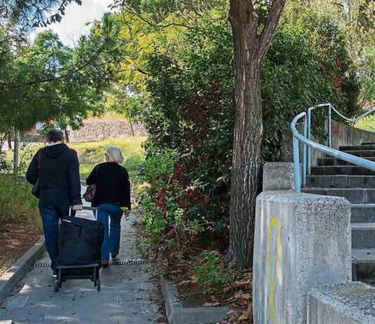 Vecinos de Els Penitents se oponen a la construcción de un bloque de viviendas públicas Vecinos de Els Penitents se oponen a la construcción de un bloque de viviendas públicas