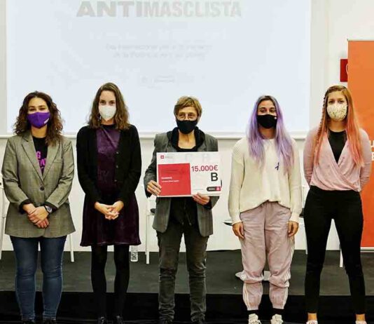 Alia y Donestech reciben el Premio 25N a la mejor estrategia feminista en el entorno digital Alia i Donestech reciben el Premio 25N a la mejor estrategia feminista en el entorno digital