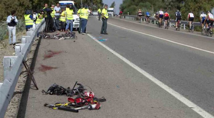 Dos ciclistas muertos y un herido crítico en un atropello en El Papiol Dos ciclistas muertos y un herido crítico en un atropello en El Papiol