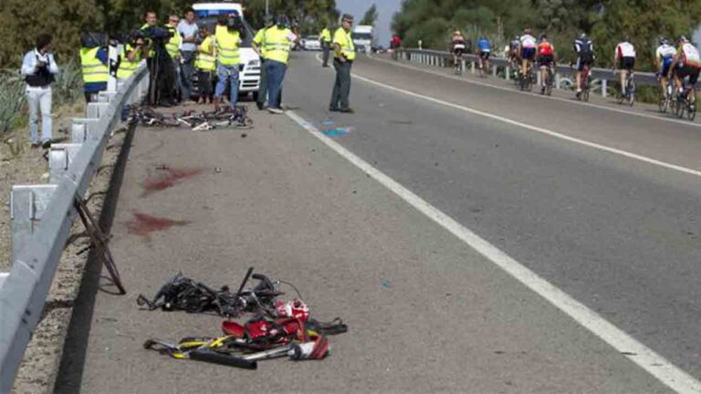 Dos ciclistas muertos y un herido crítico en un atropello en El Papiol