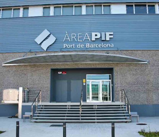 El puerto de Barcelona refuerza los equipos de refrigeración del PIF El puerto de Barcelona refuerza los equipos de refrigeración del PIF