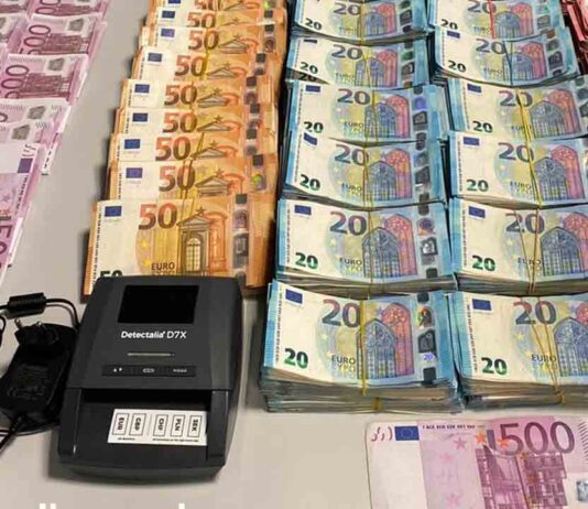 Los Mossos abortan una estafa de 150.000 euros por el método del Rip Deal Los Mossos abortan una estafa de 150.000 euros por el método del Rip Deal