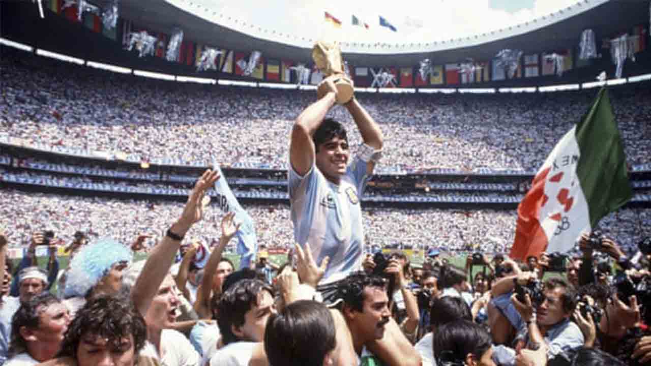 Maradona, uno de los mejores futbolistas de todos los tiempos, muere a los 60 años