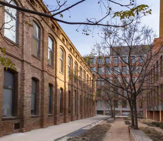 El Ayuntamiento y la UOC consolidan la ubicación de la Universidad en el distrito de Sant Martí El Ayuntamiento y la UOC consolidan la ubicación de la Universidad en el distrito de Sant Martí