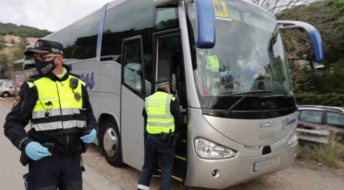 Inspección de la Guàrdia Urbana de Barcelona a los vehículos de transporte escolar Inspección de la Guàrdia Urbana de Barcelona a los vehículos de transporte escolar