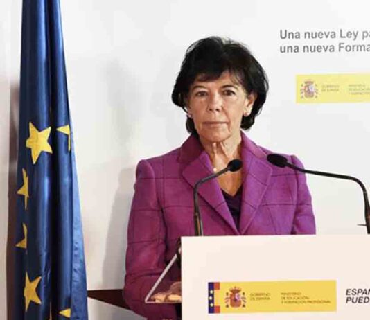 Isabel Celaá anuncia una Ley de Formación Profesional para consolidar el nuevo sistema de FP Isabel Celaá anuncia una Ley de Formación Profesional para consolidar el nuevo sistema de FP