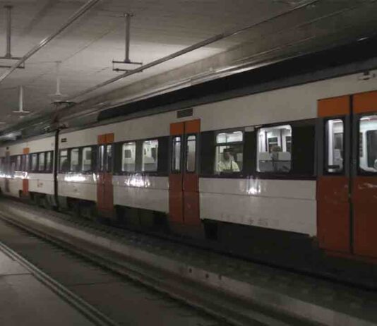 La futura estación de la Sagrera recibe el primer tren con pasajeros La futura estación de la Sagrera recibe el primer tren con pasajeros
