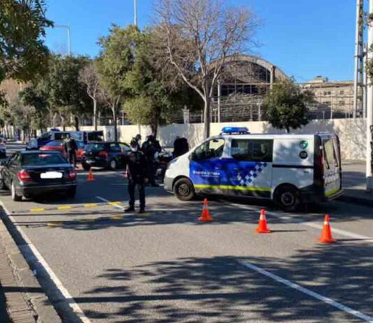 4 detenidos en un control de la Guàrdia Urbana por tenencia ilícita de armas 4 detenidos en un control de la Guàrdia Urbana por tenencia ilícita de ar4 detenidos en un control de la Guàrdia Urbana por tenencia ilícita de armasmas