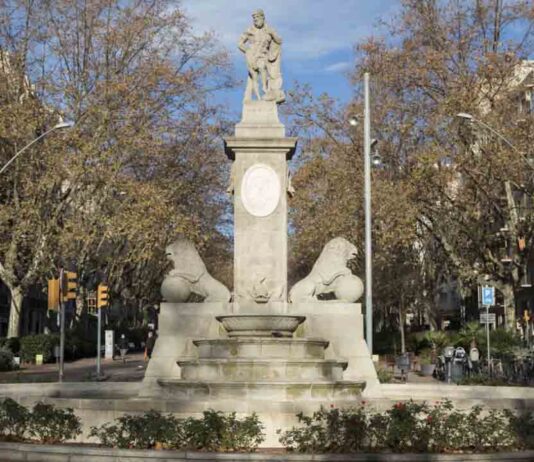 Finaliza la restauración de la Fuente de Hércules, la más antigua de Barcelona Finaliza la restauración de la Fuente de Hércules, la más antigua de Barcelona