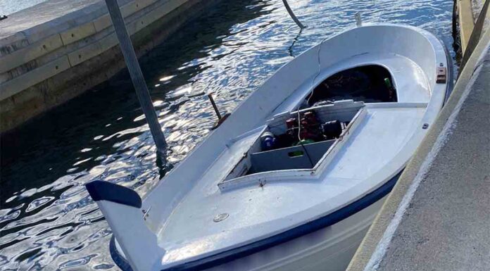 Rescatan a 5 tripulantes de una embarcación en Palafrugell que había volcado Rescatan a 5 tripulantes de una embarcación en Palafrugell que había volcado