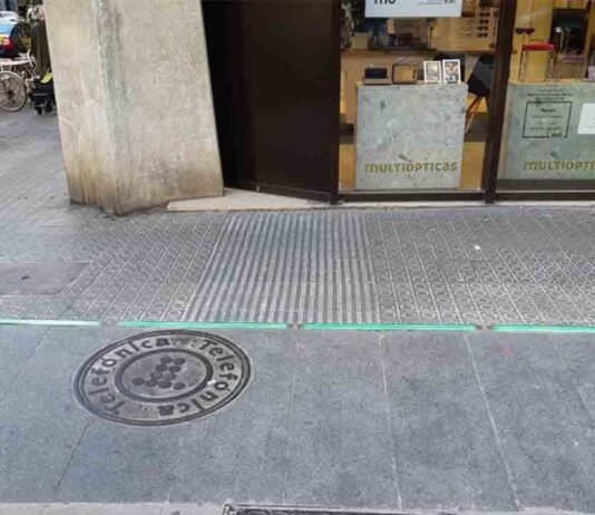 Semáforos en el pavimento para evitar accidentes en el carril bus contra dirección Semáforos en el pavimento para evitar accidentes en el carril bus contra dirección