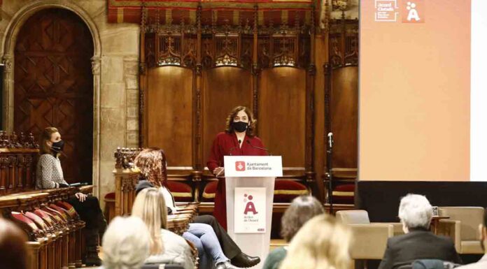 Ada Colau destaca la importancia de la innovación social Ada Colau destaca la importancia de la innovación social y agradece el compromiso social y comunitario de la ciudadanía de Barcelona