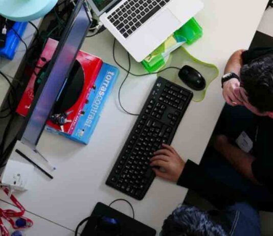 Barcelona publica la Memoria del Plan de choque para la inclusión digital Barcelona publica la Memoria del Plan de choque para la inclusión digital