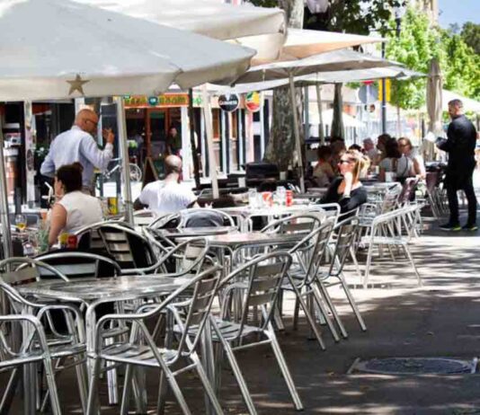 Catalunya pasa al confinamiento comarcal y alarga el horario de hostelería Catalunya pasa al confinamiento comarcal y alarga el horario de hostelería