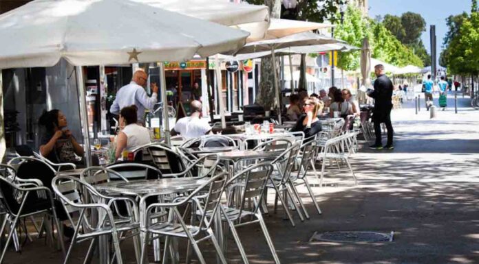 Catalunya pasa al confinamiento comarcal y alarga el horario de hostelería Catalunya pasa al confinamiento comarcal y alarga el horario de hostelería