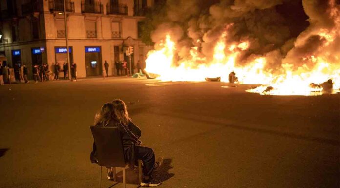 Cuarta noche de disturbios en Barcelona en apoyo a Pablo Hasel Cuarta noche de disturbios en Barcelona en apoyo a Pablo Hasel