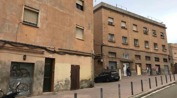 El Ayuntamiento compra tres edificios en Horta para evitar la especulación El Ayuntamiento compra tres edificios en Horta para evitar la especulación y la expulsión de un centenar de vecinos