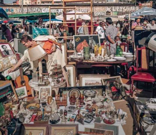 ‘Encants y espejos de Barcelona. Memoria gráfica de los Encants Feria de Bellcaire’ 'Encants y espejos de Barcelona. Memoria gráfica de los Encants Feria de Bellcaire'