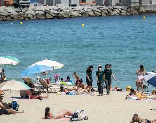 Recomendaciones para prevenir los contagios de la Covid-19 Comienza la temporada media de baño en las playas de Barcelona