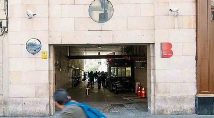 Condenado un guardia urbano por vejar a un detenido en la comisaría de las Ramblas Condenado un guardia urbano por vejar a un detenido en la comisaría de las Ramblas