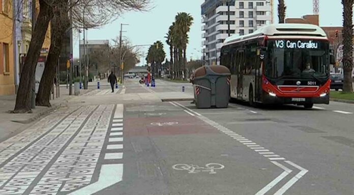 Entra en servicio el nuevo carril bici del paseo de la Zona Franca Entra en servicio el nuevo carril bici del paseo de la Zona Franca