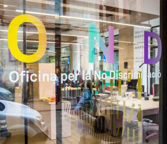 Suben las discriminaciones por racismo y xenofobia en Barcelona durante el 2022 La Oficina para la No Discriminación atiende 219 casos durante 2020