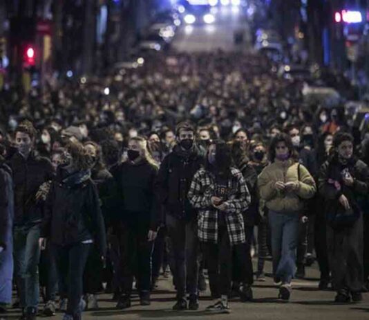 La manifestación feminista nocturna acaba con actos vandálicos La manifestación feminista nocturna acaba con actos vandálicos