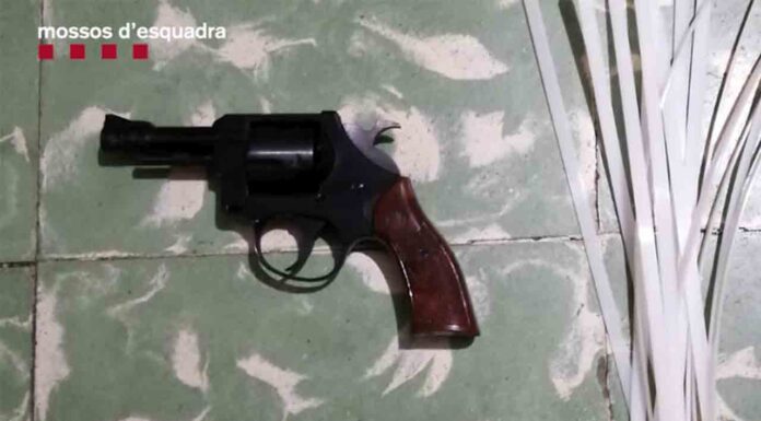 Roban en dos clubs de Terrassa y agreden sexualmente a dos mujeres Roban en dos clubs de Terrassa y agreden sexualmente a dos mujeres