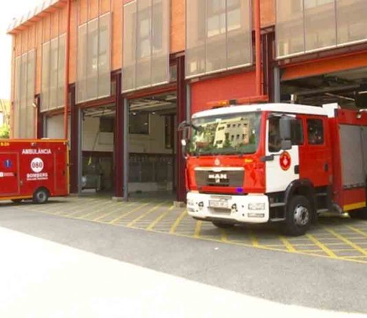 Un bombero de Sant Andreu grababa a sus compañeras en las duchas Un bombero de Sant Andreu grababa a sus compañeras en las duchas