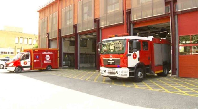 Un bombero de Sant Andreu grababa a sus compañeras en las duchas Un bombero de Sant Andreu grababa a sus compañeras en las duchas