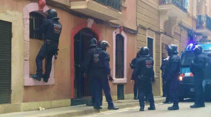 Desahucio en Barcelona a pesar de la moratoria del Gobierno Desahucio en Barcelona a pesar de la moratoria del Gobierno