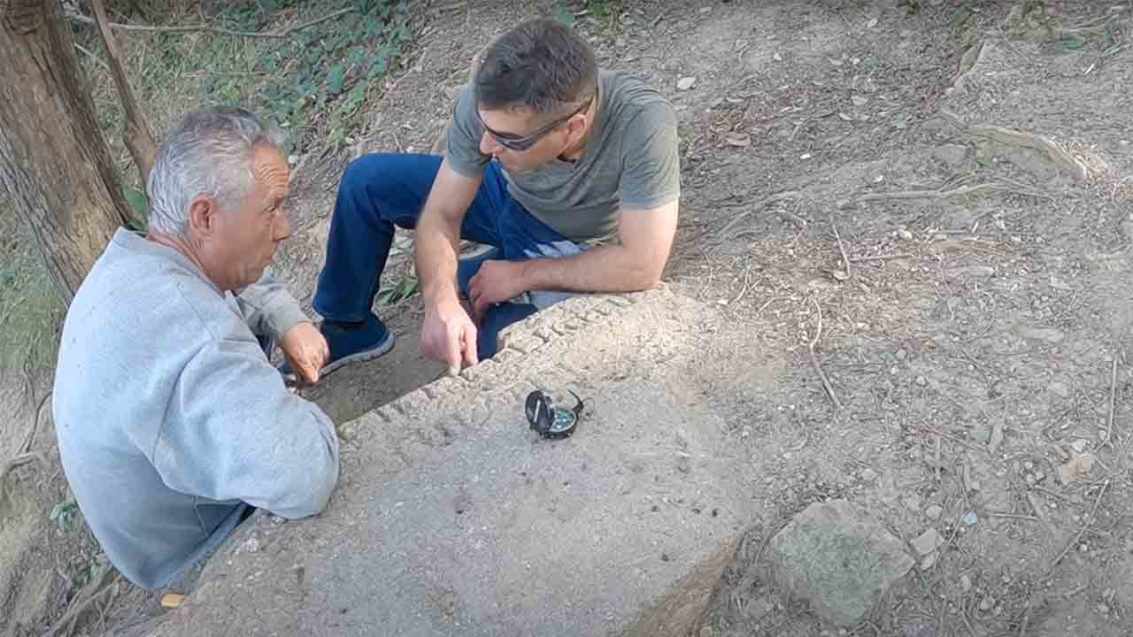 Descubierta una lápida epigrafiada procedente de la necrópolis judía de Montjuïc