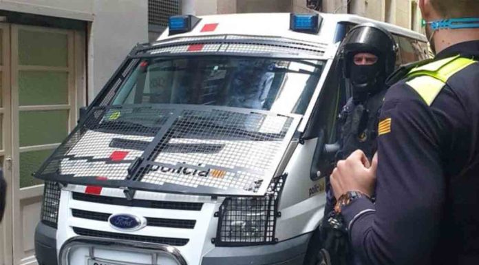 Desmantelado un piso ocupado en El Raval donde se vendía droga Desmantelado un piso ocupado en El Raval donde se vendía droga