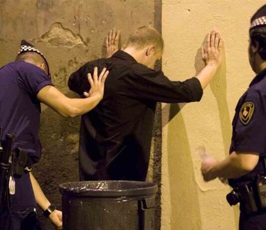 Detenido un hombre acusado de violar a una mujer en La Barceloneta Detenido un hombre acusado de violar a una mujer en La Barceloneta