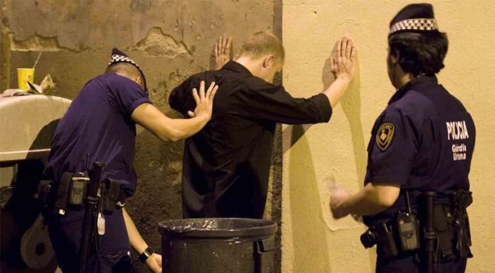 Detenido un hombre acusado de violar a una mujer en La Barceloneta Detenido un hombre acusado de violar a una mujer en La Barceloneta