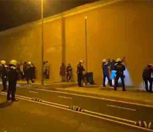 La Guàrdia Urbana desaloja una fiesta ilegal en Poblenou con 70 personas La Guàrdia Urbana desaloja una fiesta ilegal en Poblenou con 70 personas