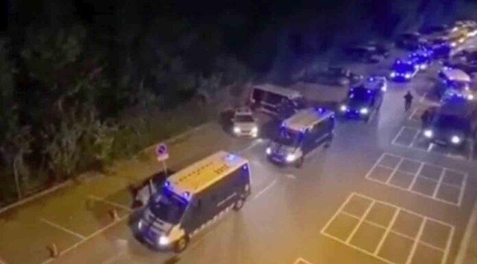 Los Mossos investigan un tiroteo en el barrio de La Mina Los Mossos investigan un tiroteo en el barrio de La Mina