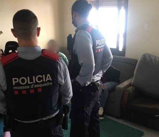 Tres detenidos por un robo violento a un joven al que agredieron con un cuchillo Tres detenidos por un robo violento a un joven al que agredieron con un cuchillo