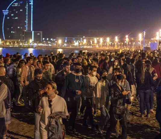 9.000 desalojados por botellones en Barcelona 9.000 desalojados por botellones en Barcelona