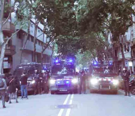Dispositivo de los Mossos para un nuevo desalojo en Poble Sec con la normativa estatal vigente Dispositivo de los Mossos para un nuevo desalojo en Poble Sec con la normativa estatal vigente