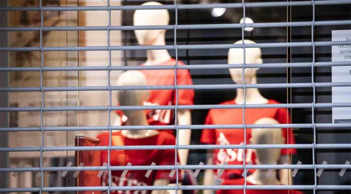 El comercio de Barcelona abrirá domingos y festivos a partir del próximo año El comercio de Barcelona abrirá domingos y festivos a partir del próximo año