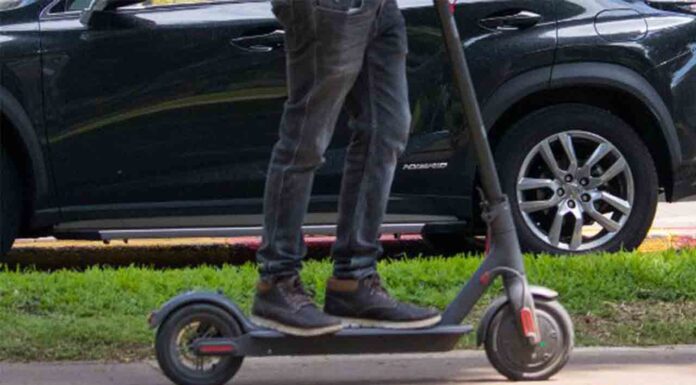 Fallece un menor que iba en patinete en un choque con un coche en Sant Martí Fallece un menor que iba en patinete en un choque con un coche en Sant Martí