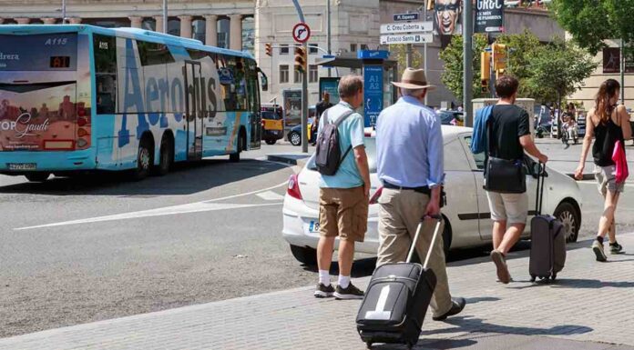 Fracasa la reprobación de ERC a Collboni por el recargo turístico Fracasa la reprobación de ERC a Collboni por el recargo turístico