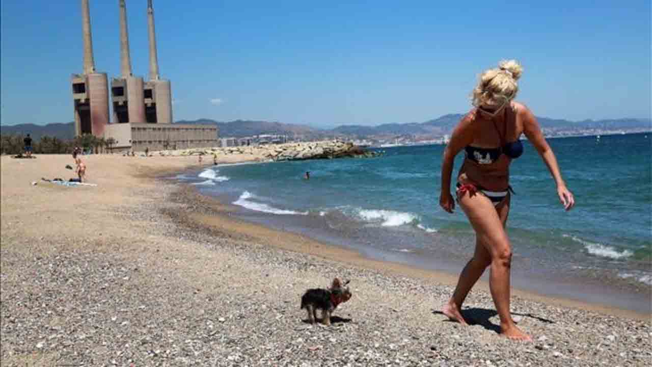 Sant Adrià de Besòs cierra la playa por riesgo de contaminación