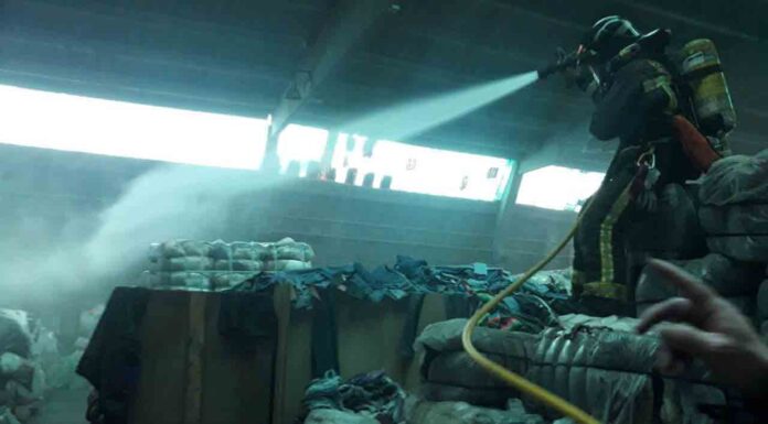Se incendia un almacén textil en La Marina del Prat Vermell Se incendia un almacén textil en La Marina del Prat Vermell