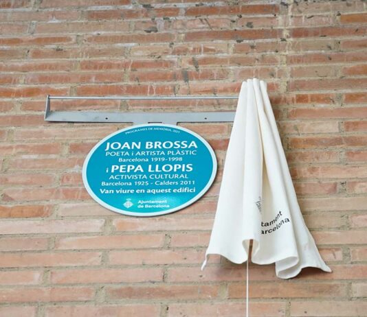 Barcelona dedica una placa al poeta y artista Joan Brossa y a la activista Pepa Llopis Barcelona dedica una placa al poeta y artista Joan Brossa y a la activista Pepa Llopis