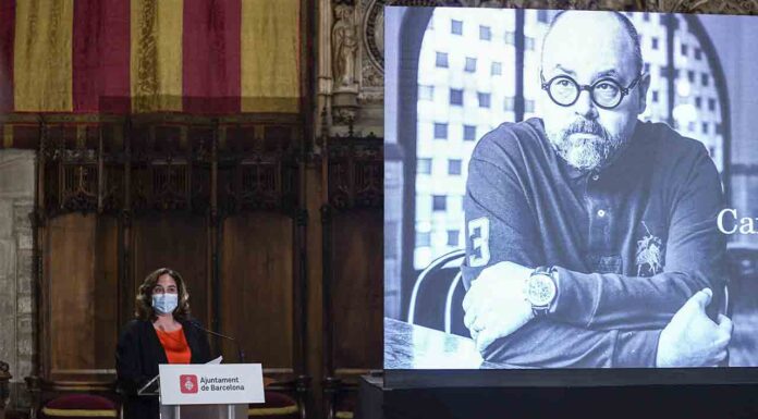Barcelona rinde homenaje al escritor Carlos Ruiz Zafón Barcelona rinde homenaje al escritor Carlos Ruiz Zafón