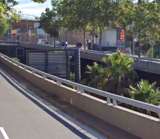 Muere un motorista en un accidente de madrugada en la ronda de Dalt Muere un motorista en un accidente de madrugada en la ronda de Dalt