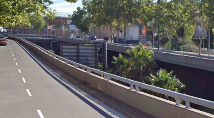 Muere un motorista en un accidente de madrugada en la ronda de Dalt Muere un motorista en un accidente de madrugada en la ronda de Dalt