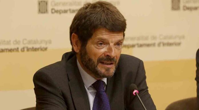 Prohibido cruzar la Barceloneta para ir a la playa en la verbena de Sant Joan Prohibido cruzar la Barceloneta para ir a la playa la verbena de Sant Joan